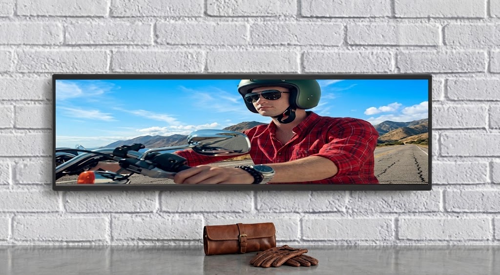 streched-digital-display-5